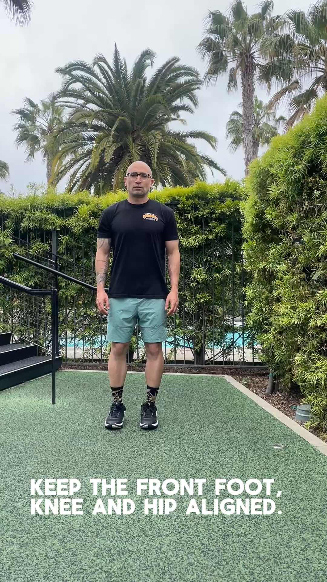 How to Perform a Reverse Lunge